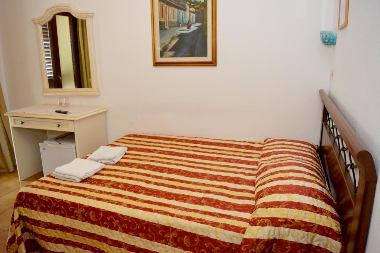 Scano Comfort Inn Santa Teresa Gallura Eksteriør billede