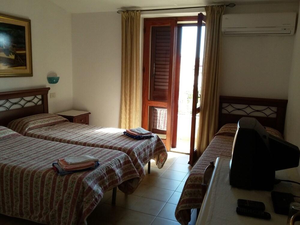 Scano Comfort Inn Santa Teresa Gallura Eksteriør billede