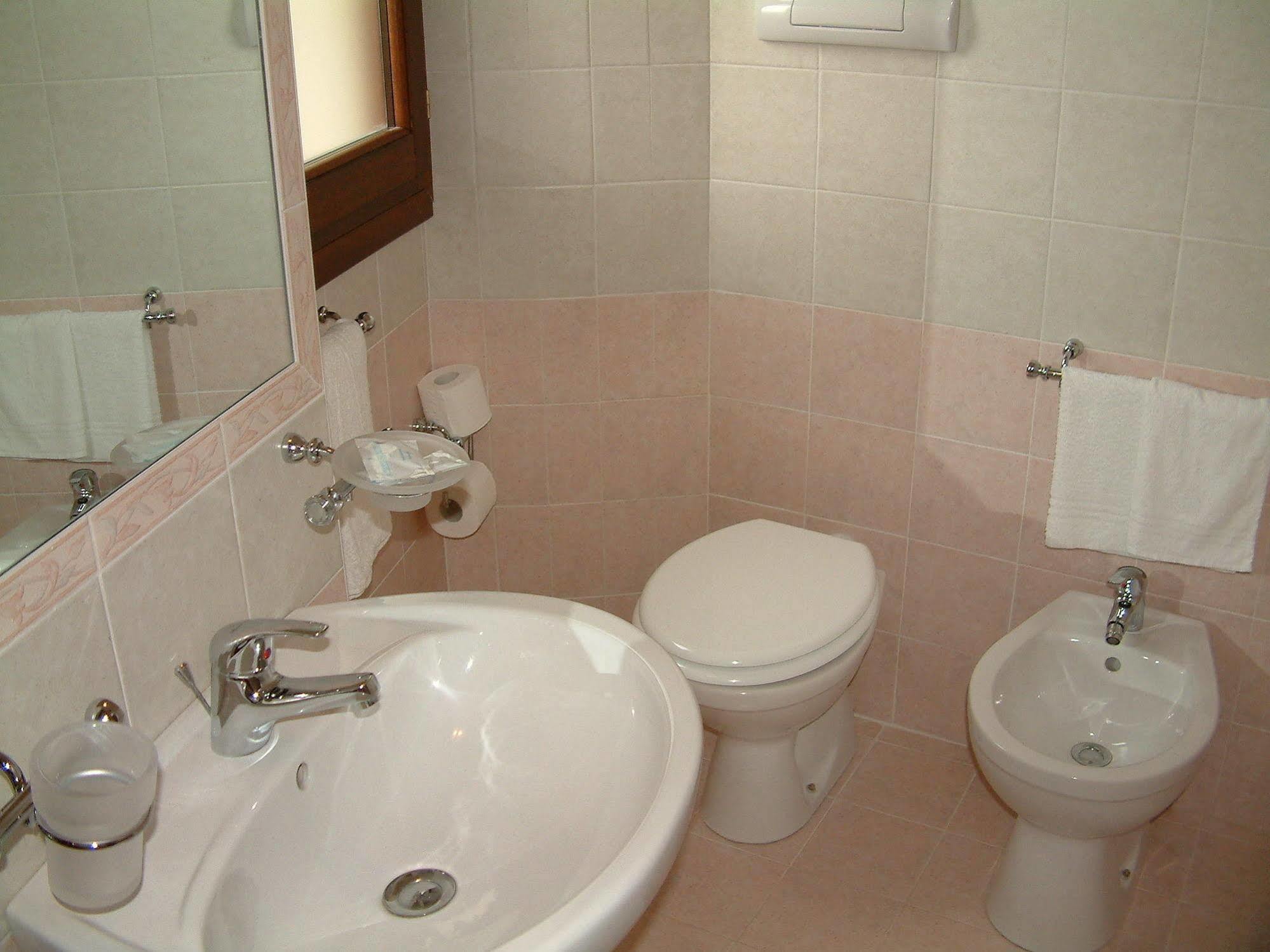 Scano Comfort Inn Santa Teresa Gallura Eksteriør billede