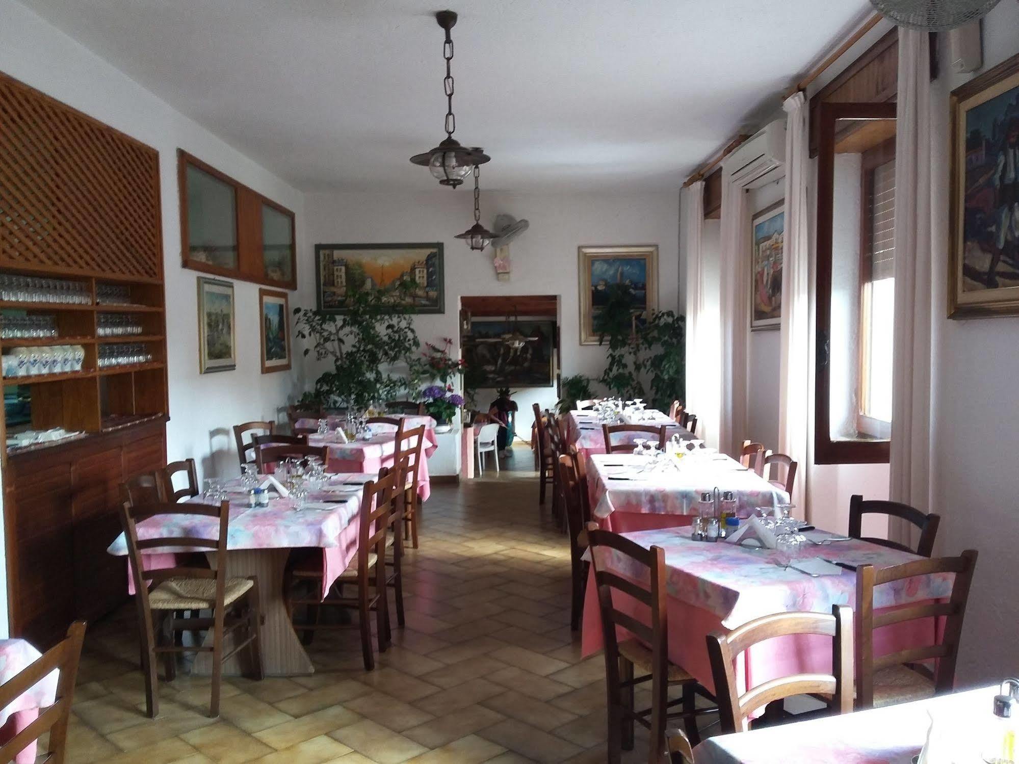 Scano Comfort Inn Santa Teresa Gallura Eksteriør billede
