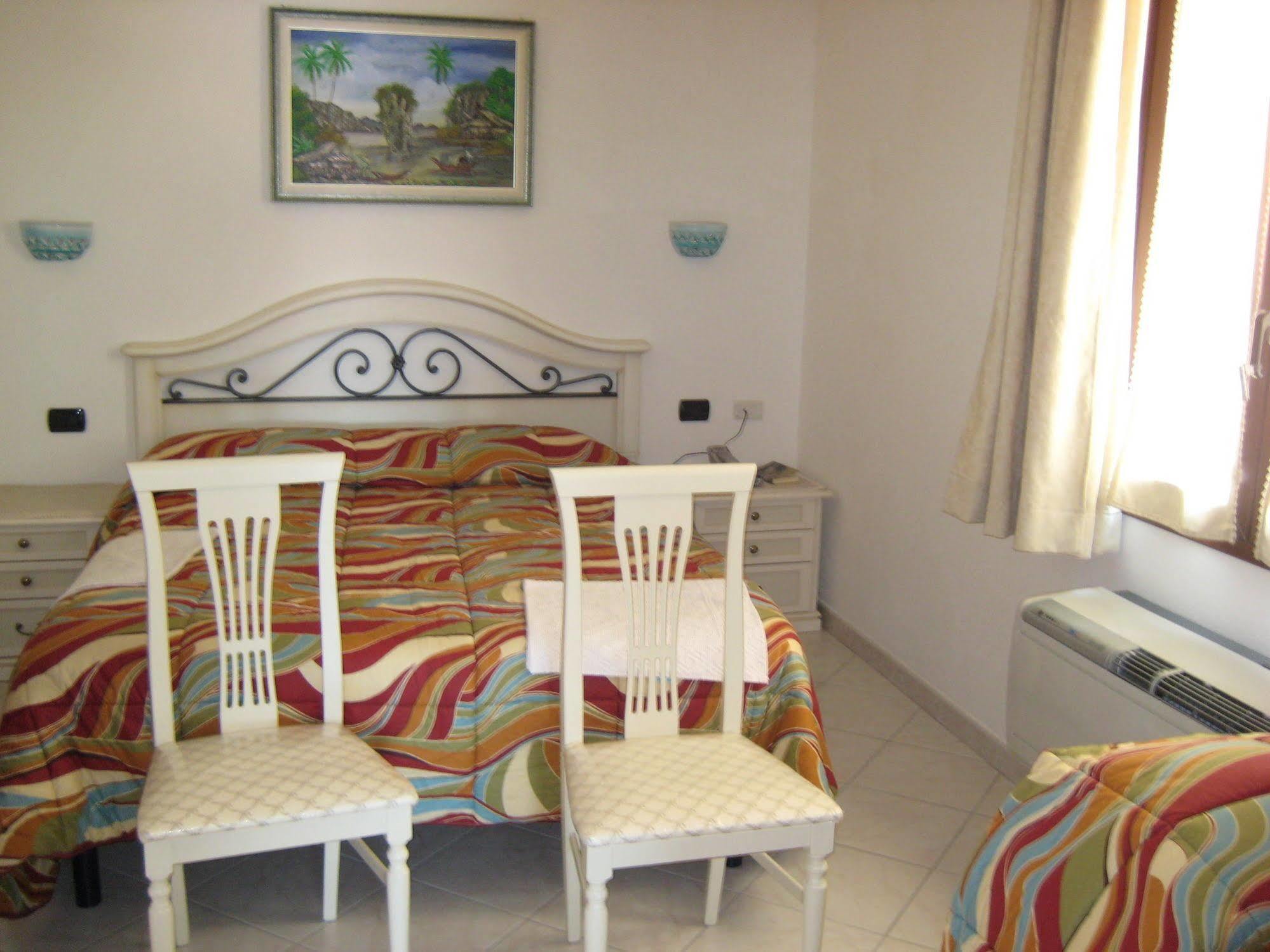 Scano Comfort Inn Santa Teresa Gallura Eksteriør billede